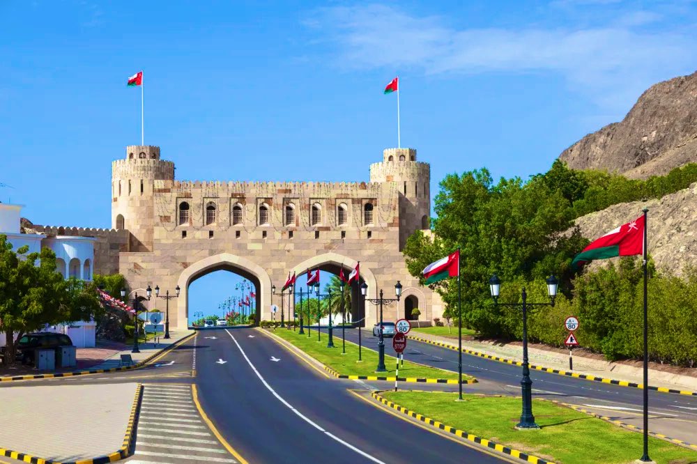 تستغرب من الراحة النفسية عند دخول هذه البلد وتعجز الكلمات عن وصف ما تلاقيه من كرم الضيافة وحفاوة الاستقبال، ابتسامة لا تفارق محياهم ولا تمل من مجالستهم باختصار 
هنا عمان 🇴🇲 
#عُمان 

كثر الله خيركم يا اهل السلطنة والوعد في الدوحة 🇶🇦 
#قطر