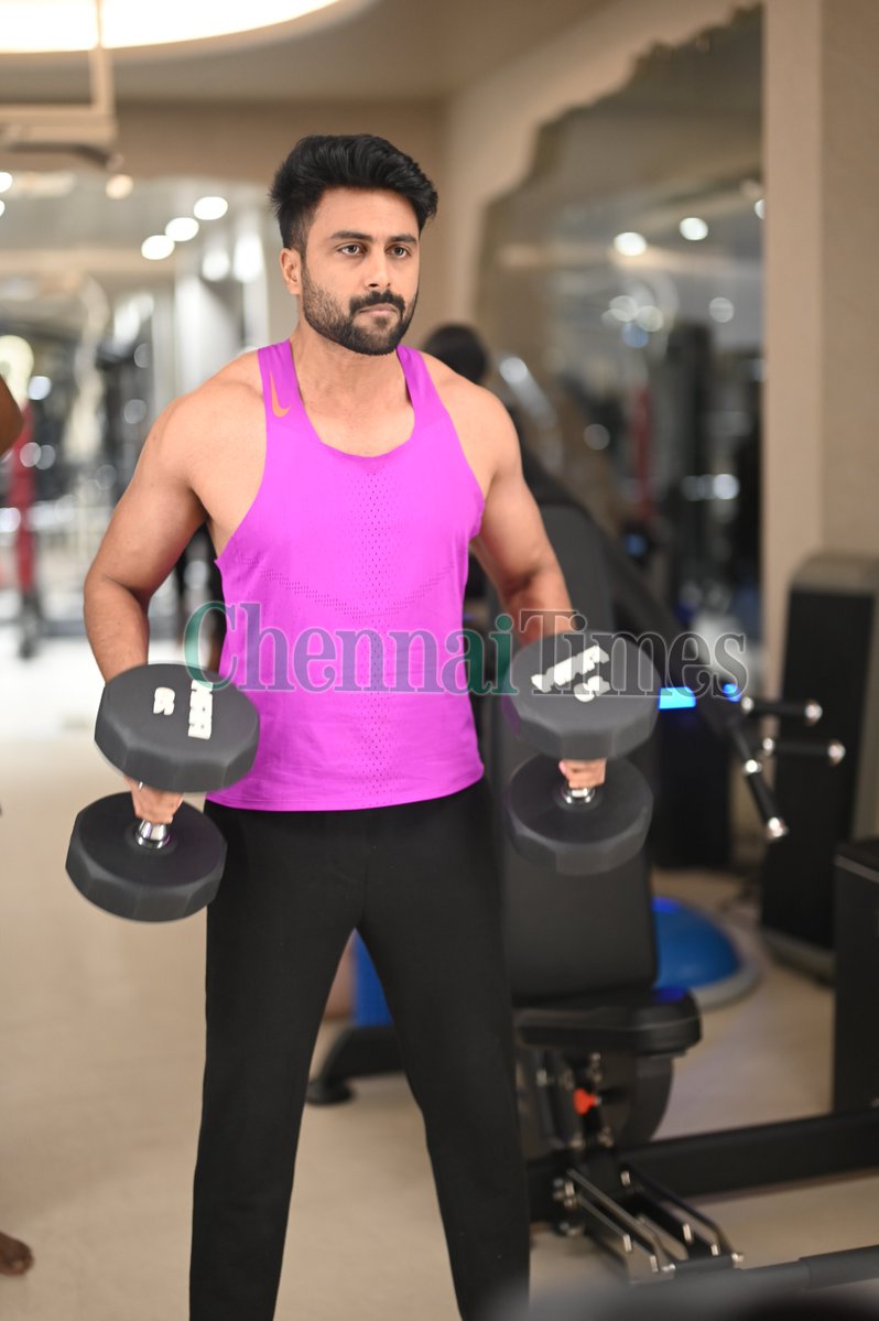 ChennaiTimesTOI's tweet image. In a candid chat with us, @i_amak, who recently raised eyebrows by posting his new, muscular look, shares that this whole phase in his life has been a learning experience. 

#AshwinKumar #FitnessJourney #FitnessInspo #Kollywood