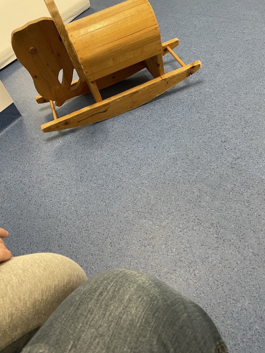 #WaZiFuBo 
Heute zur Kontrolle beim Kinderneurologen. Ziemlich nervös diesmal. Es kristallisiert sich immer mehr heraus das die Epilepsie schwer therapierbar ist. 20 Krampfanfälle in den letzten 90 Tagen. 😔