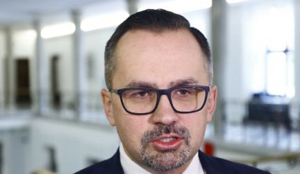 28 września 2023 r. gdy do wyborów pozostało niespełna trzy tygodnie, <a href="/mhorala/">Marcin Horała</a> otworzył dwugodzinny event rządowej spółki CPK z udziałem Andrzeja Dudy. Polacy z własnych kieszeni, wydali na to 615 tys. zł.

PRZYPOMINAM, NIC KUR...A NIE WYBUDOWANO!