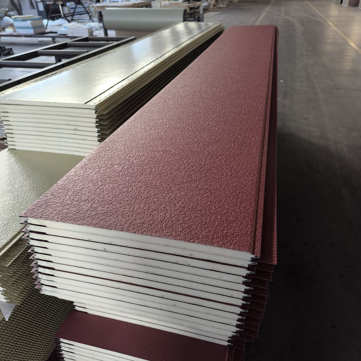 kaweiying's tweet image. Reticulated red elastic coating flat pattern PU metal siding panel with polyurethane foam insulation layer. 1.38.3cm width/ 3.8m length WhatsApp:+86-13105446850 Email:kaweiying@gmail.com  #sandwichwallpanel #metalsidingpanel #pusandwichpanel #lightsteelvilla #prefabhouse