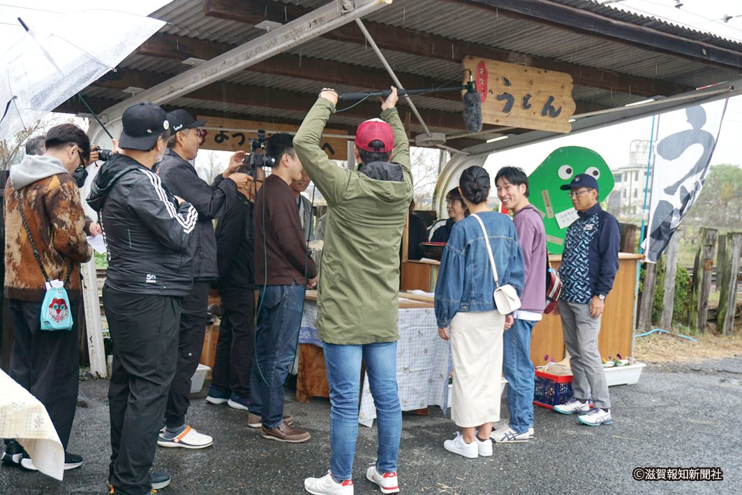 shigahochi's tweet image. 東近江市在住の映画監督ムラヤマ・Ｊ・サーシさんが監督を務める映画「ガチャコン！４」純愛編（Ｗ主演＝瀬田さやか役・奥村侑子さん、高島たける役・リスナップ土井隆さん）の初日撮影が先月３１日、近江鉄道桜川駅などで行われた。
記事はこちら→shigahochi.co.jp/info.php?type=…