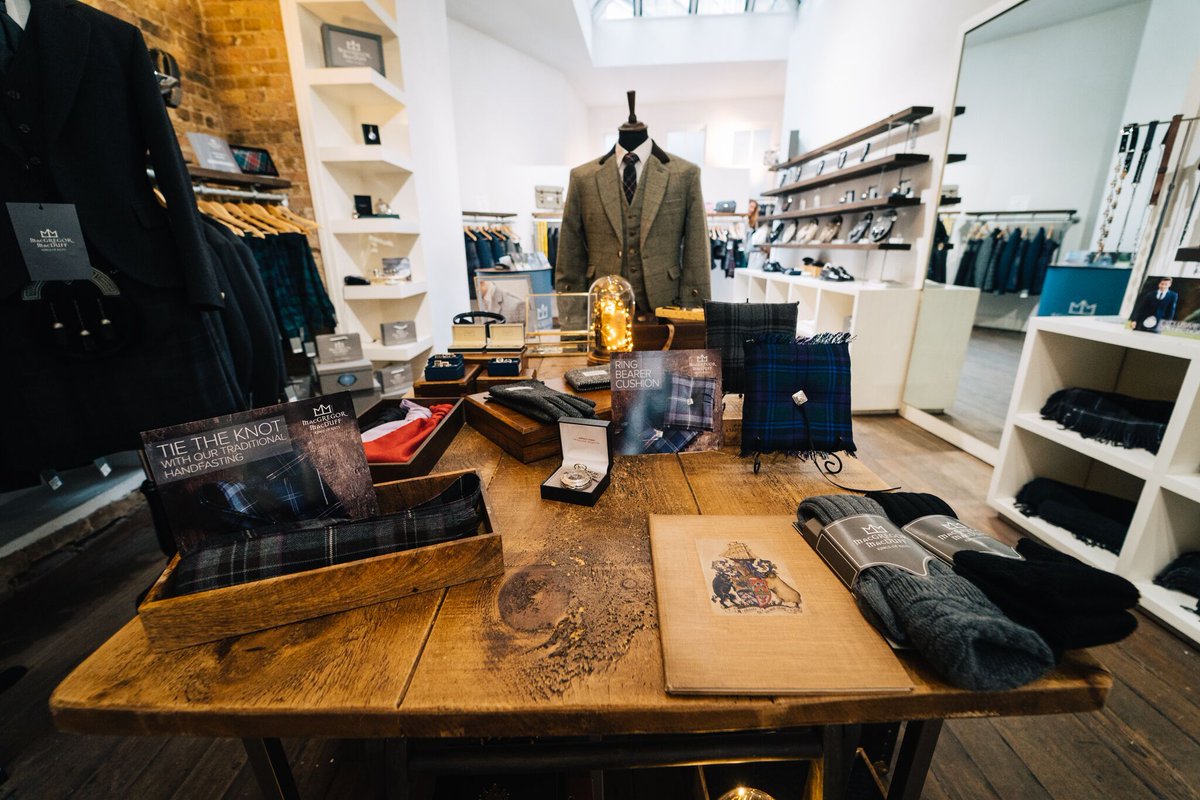 SkelaStudio's tweet image. Whether you’re considering a refresh or a complete redesign of your shop, these tips will guide you in creating an impactful retail design. 
aleksandrajhannah.com/visual-merchan… 
#retaildesign #shopdesign #visualmerchandising