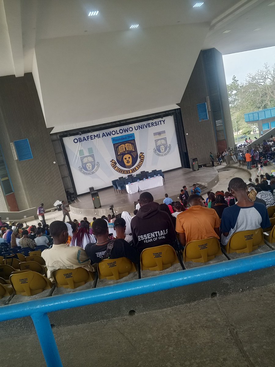 EASYPIPSFX's tweet image. Live at OAU Amphitheatre for the Orientation Program for freshers 😊

As they were orientating us, I was busy orientating others about @NigeOfficial, @NigeNest and @NigePredict 

If he reach your turn, no Orientate😂

GM💙