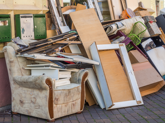 🏡 A clutter-free home = a stress-free mind. Let us take care of your unwanted items and give you back your space!
 #Declutter #RubbishRemovalService #CleanHome