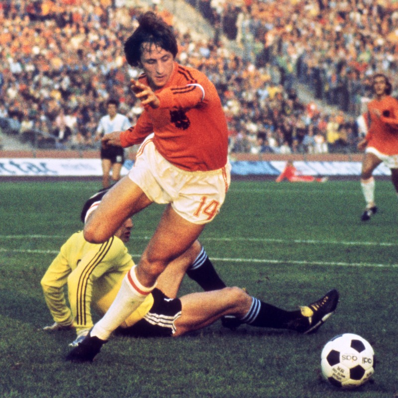 ヨハンクライフ 💥“引退試合”で8-0の圧勝劇!?⚽ 1978年に行われた偉大なレジェンド