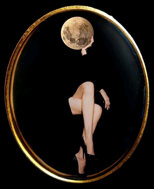 o_elixir's tweet image. Quand les cendres d&apos;un mois..ont voulu ternir ma flamme..
Mes larmes ont parlé le langage de l&apos;âme..
J&apos;ai levé les yeux vers la lune-oriflamme..
Et la nuit a gardé le secret de mes drames...