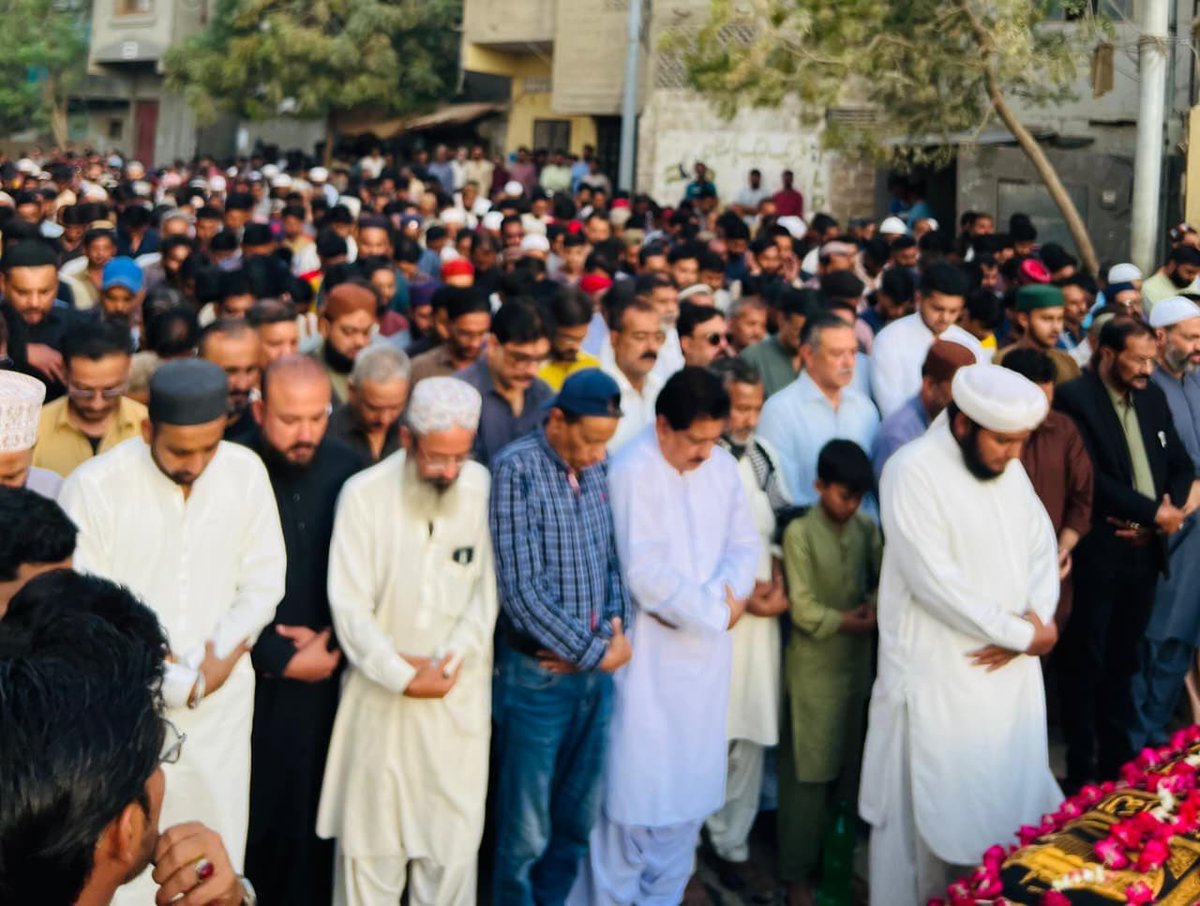 صدر ضلع جنوبی پاکستان پیپلز پارٹی و سابق صوبائی وزیر جاوید ناگوری نے رامسوامی میں ڈمپر حادثے میں شہید ہونے والے شاہ زیب کی نماز جنازہ میں شرکت اور لواحقین سے اظہار تعزیت کی۔