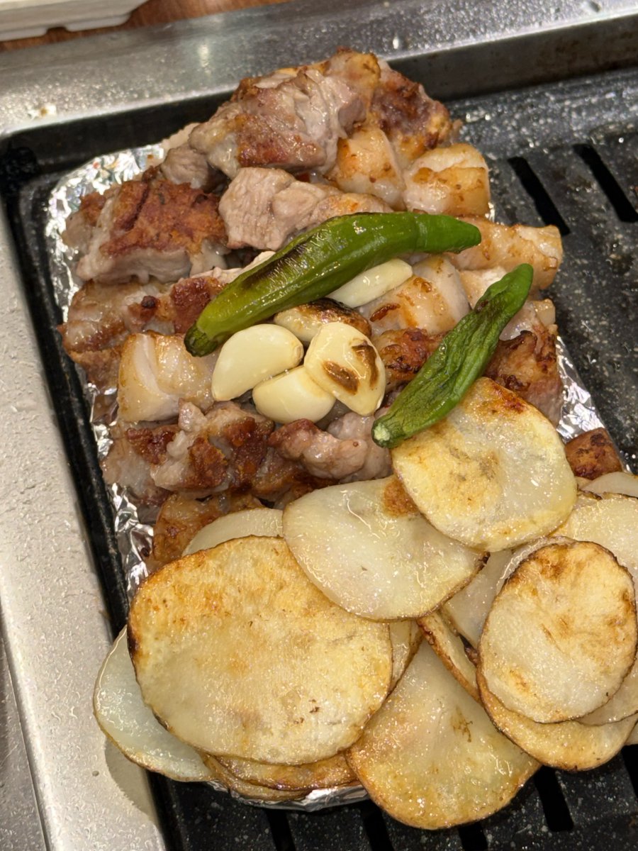 abcdlife0_0's tweet image. 너무 맛있어서 넷이 먹다 셋이 죽어도 모를 맛😌