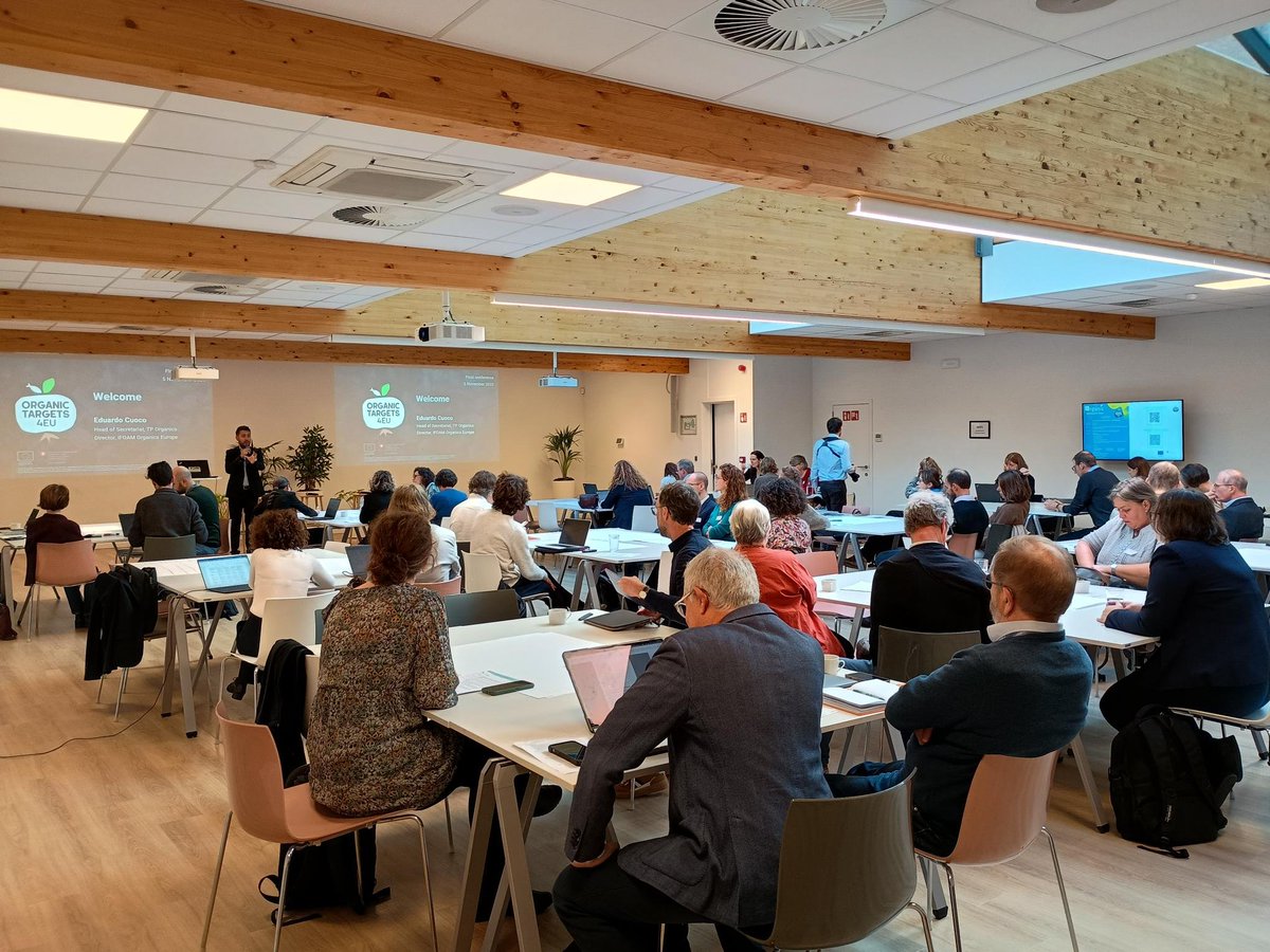 Welcome to Day 2 of the #OrganicInnovationDays #OID2025, dedicated to the final #OrganicTargets4EU conference!
🗣️<a href="/EduardoCuoco/">Eduardo Cuoco</a> welcomes the participants, highlighting the game-changing role of the #EUFarm2Fork 25% target that lead to the EU #OrganicActionPlan &amp; national targets.