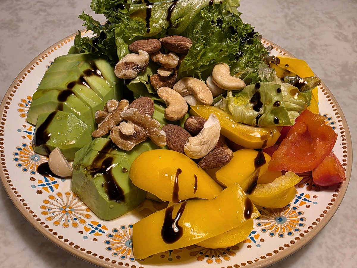 샐러드로 배 터지게 먹..ㅋ