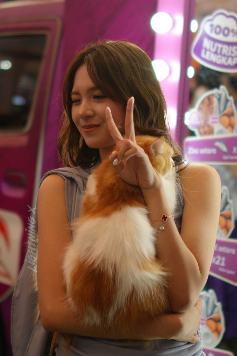 Light_ning_X's tweet image. akhirnya skian lama bisa melihat mu lagi @_zeeasadel 😊
@.Dino malu2 yaa

Ice BSD - IIPE Whiskas booht ~ 01112025