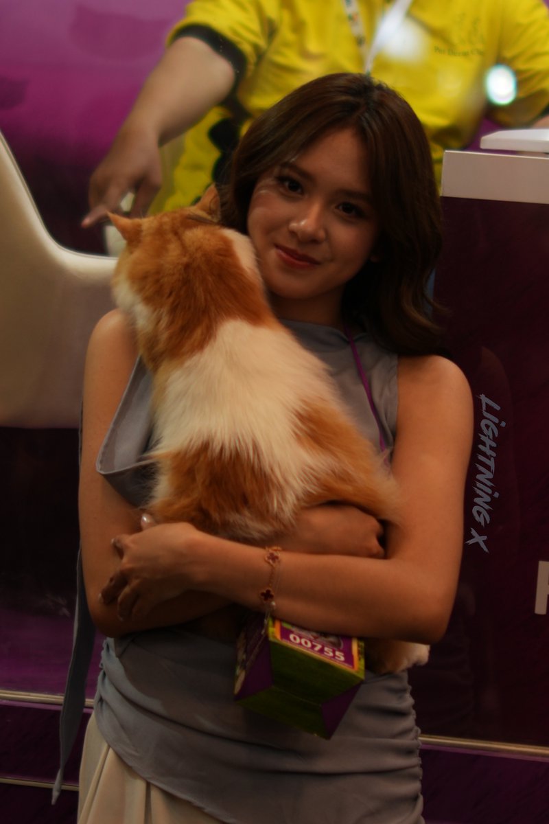 Light_ning_X's tweet image. akhirnya skian lama bisa melihat mu lagi @_zeeasadel 😊
@.Dino malu2 yaa

Ice BSD - IIPE Whiskas booht ~ 01112025