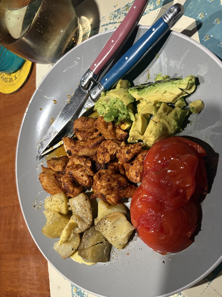 Tonight’s dinner is Nagi’s Texas cowboy chicken with avo, tomatoes and baked potato. Drink is La Croix Razzberry. My plating is terrible but the meal was delicious