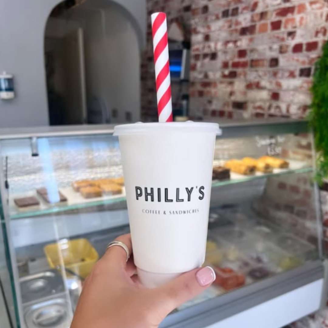 goforgreenuk's tweet image. Checkout these cups for @phillys.coffee.sandwiches. Our cups are the most eco-friendly on the market. Link here to contact us today for a quote: goforgreenuk.com/contact-us

#coffeecups #papercups #brandedpackaging #compostablecups#papercupdesign #innovation #takeaway