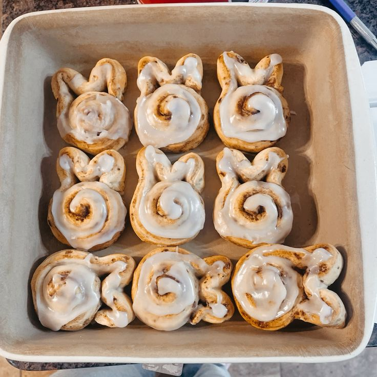 daily_dolce's tweet photo. Cinnamon bunny rolls https://t.co/ZL8jy0ZNpl