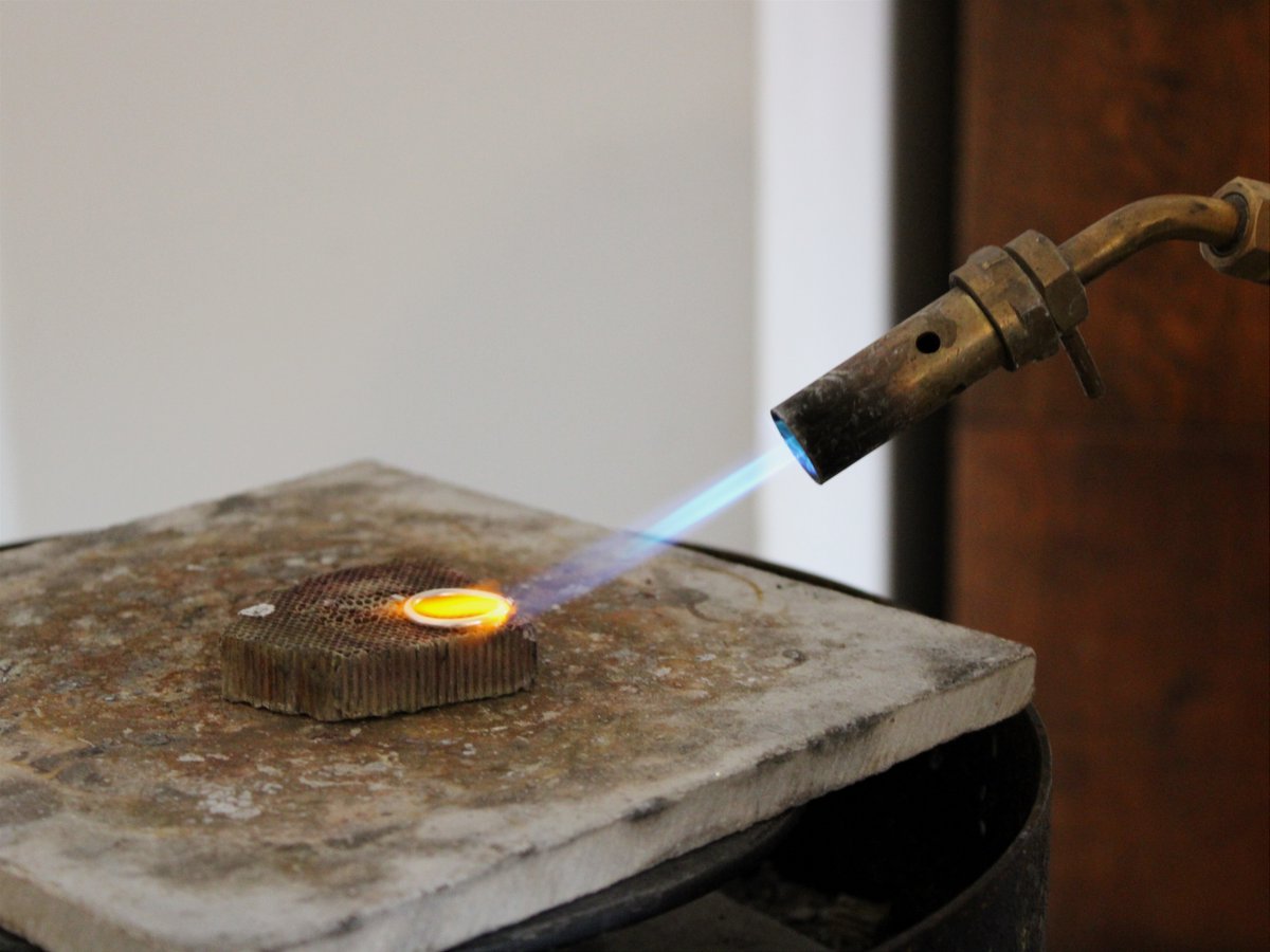 Quarterworkshop's tweet image. Our Open Make Nights are back on 10th and 17th November ✨
A relaxed evening in the studio where you can continue your jewellery projects, experiment with new ideas, or simply enjoy the making process alongside others.

#openmakenight #creativecommunity #makerspace #craftnight