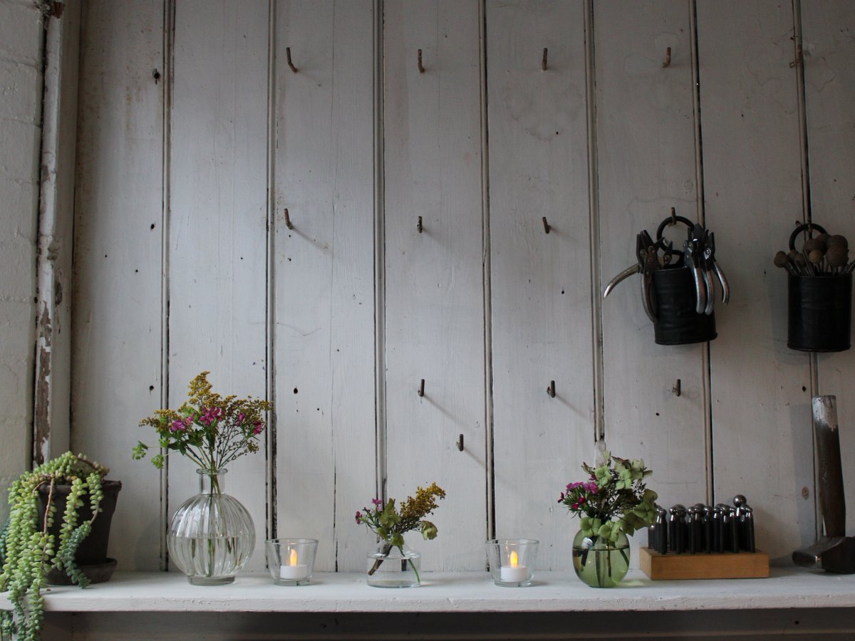 Quarterworkshop's tweet image. Our Open Make Nights are back on 10th and 17th November ✨
A relaxed evening in the studio where you can continue your jewellery projects, experiment with new ideas, or simply enjoy the making process alongside others.

#openmakenight #creativecommunity #makerspace #craftnight