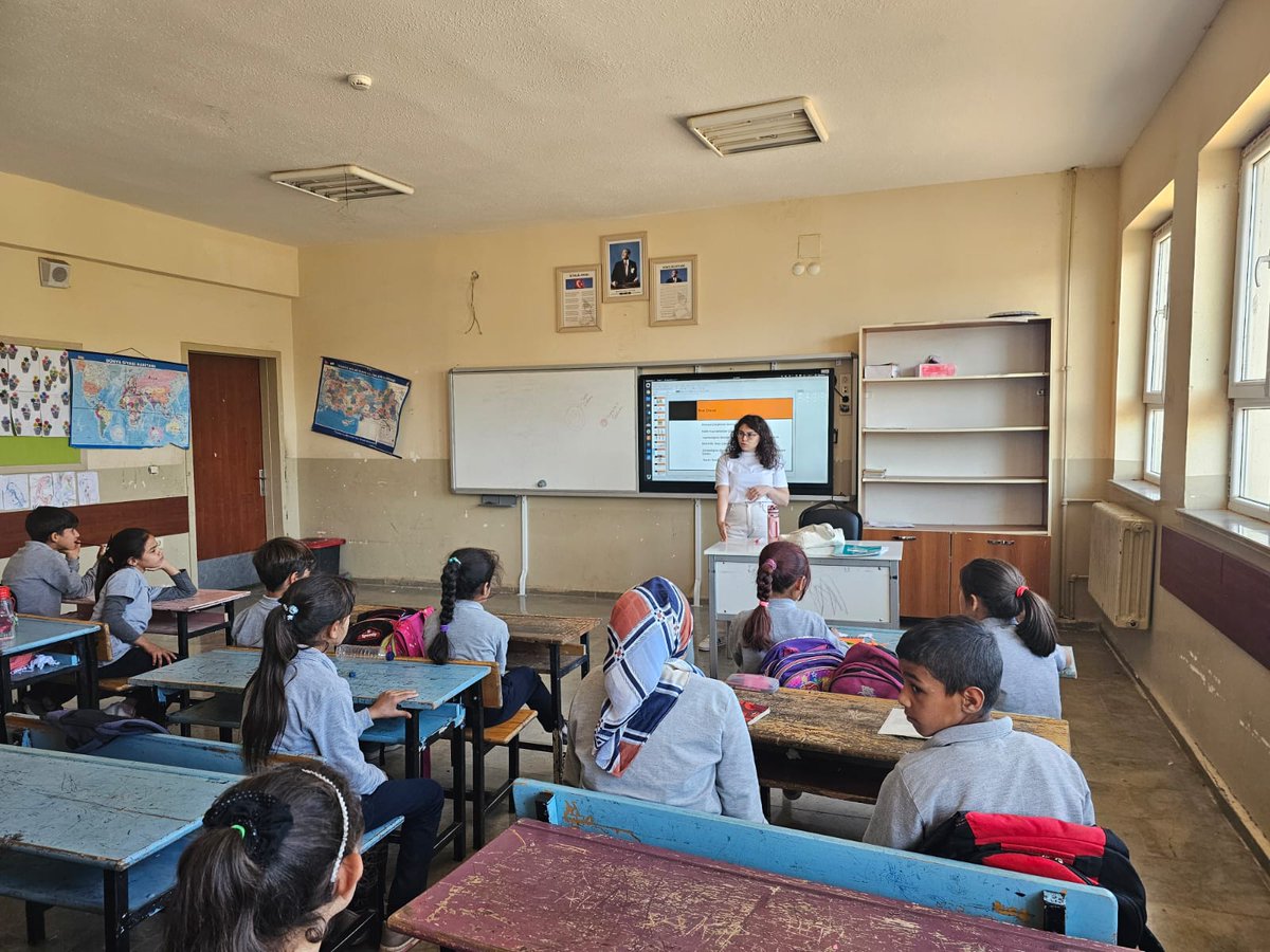 #BİGEP kapsamında Yoğunca ve Güvenli İsmail Hakkı Bucak İlk/Ortaokulu ziyaret edilmiştir.
✓  Verimli Ders Çalışma Becerileri
✓ Mahremiyet Eğitimi
✓ LGS Tanıtımı ve Motivasyon
✓ Akran Zorbalığı 
✓Aile Eğitim Semineri 
 Çalışmaları yapılmıştır.