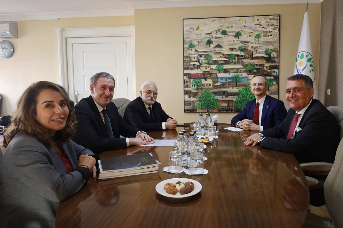 Ankara temaslarımız kapsamında DEM Parti Eş Genel Başkanı Tuncer Bakırhan ile bir araya geldik. Sayın Bakırhan’a teşekkür ederiz.