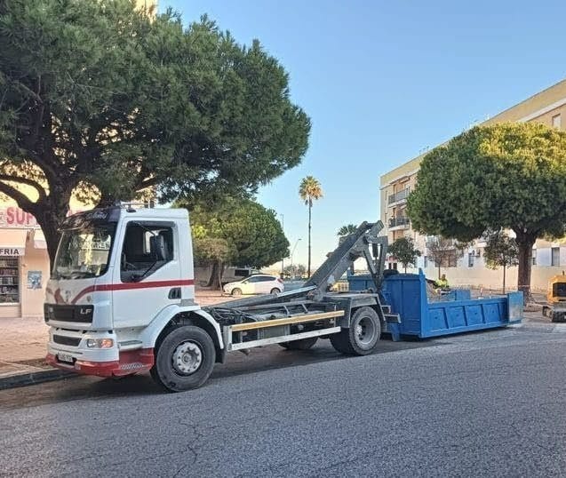 A licitación el contrato para el servicio de alquiler de maquinaria y camiones para la Brigada de Infraestructuras puertoreal.es/noticia/a-lici…