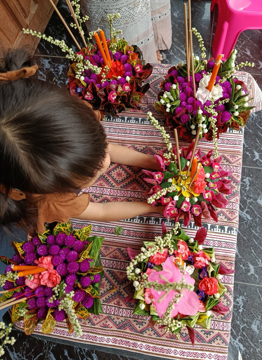 TinybirbCookies's tweet image. เด็กขายกระทง