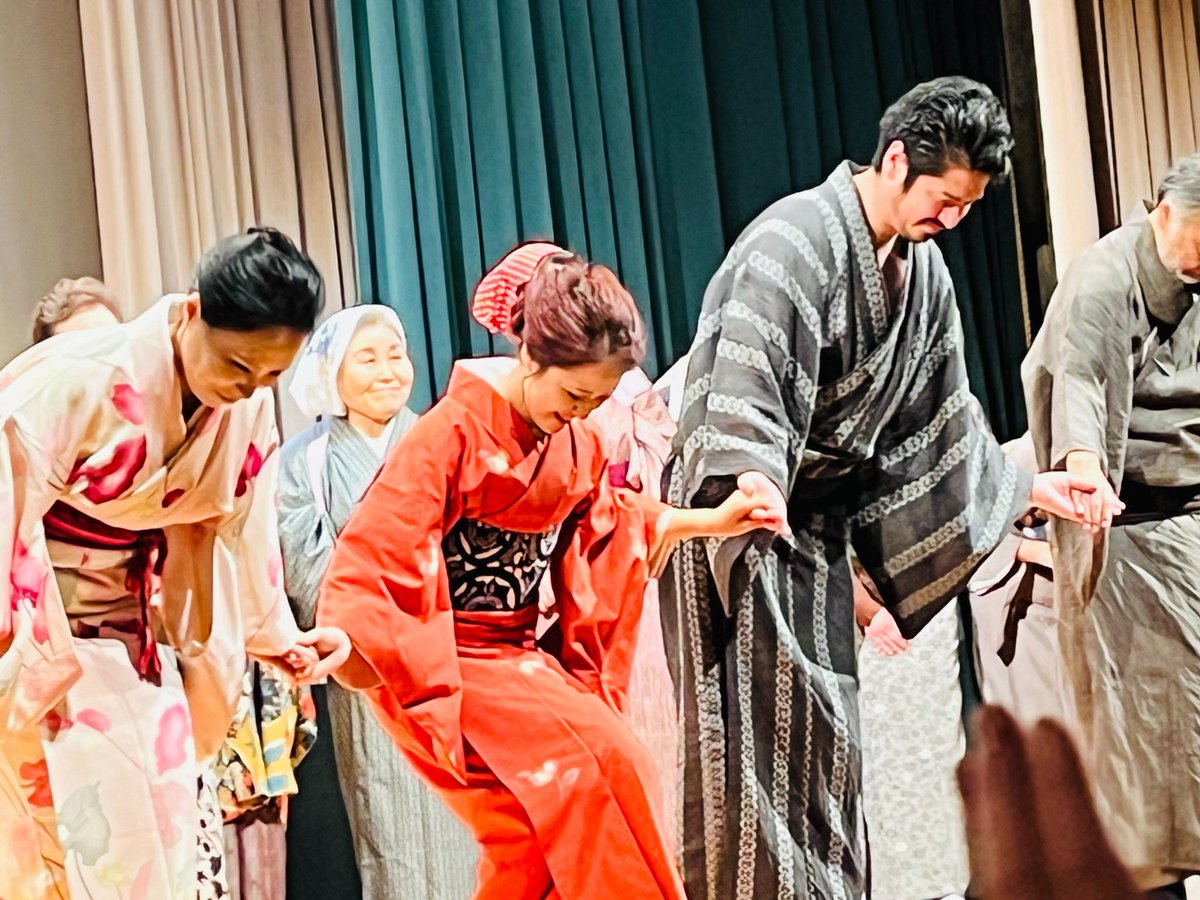 小千谷市民オペラ「ラ・ボエーム」💛

素晴らしい皆さまとご一緒でき、なんて贅沢で幸せなムゼッタデビューでしょうか

小千谷の皆さまはとってもあたたかく、街をあげてオペラを盛り上げており、私も最後は東京に帰るのが寂しかったです。
またいつか必ず小千谷へ行きたい💘
ありがとうございました✨