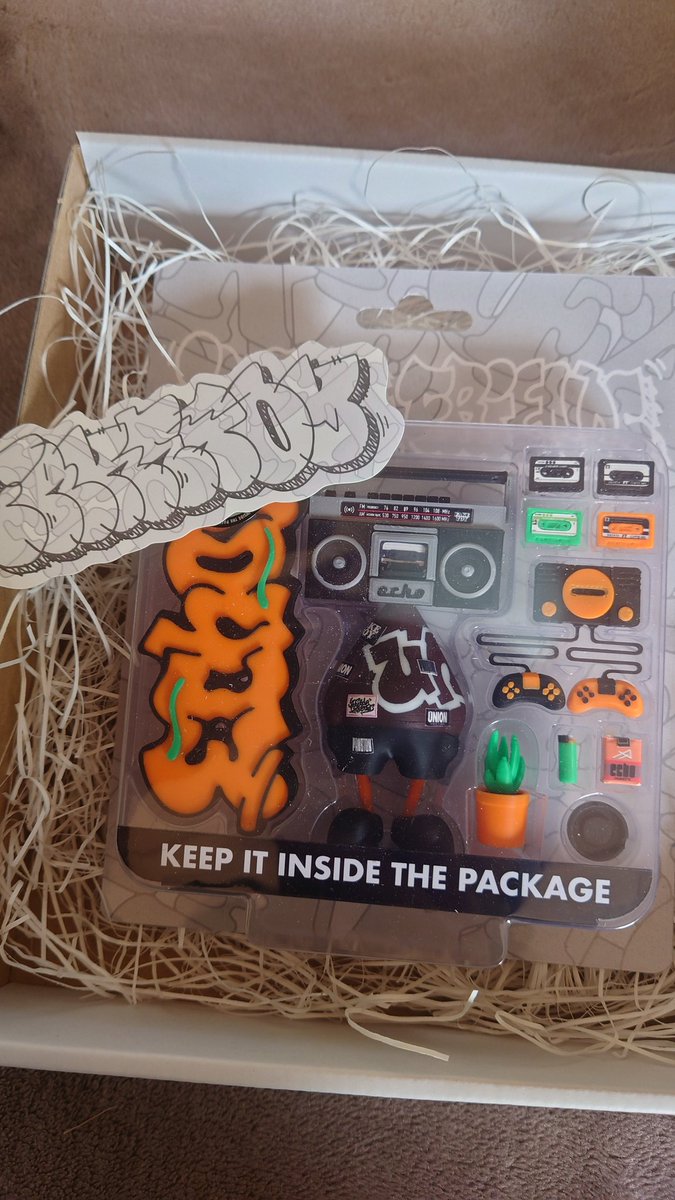 その他 FAKETOY FLICKER FLICKER」 歩行者信号機モチーフの奴です。 頭部にミニLED仕込ん