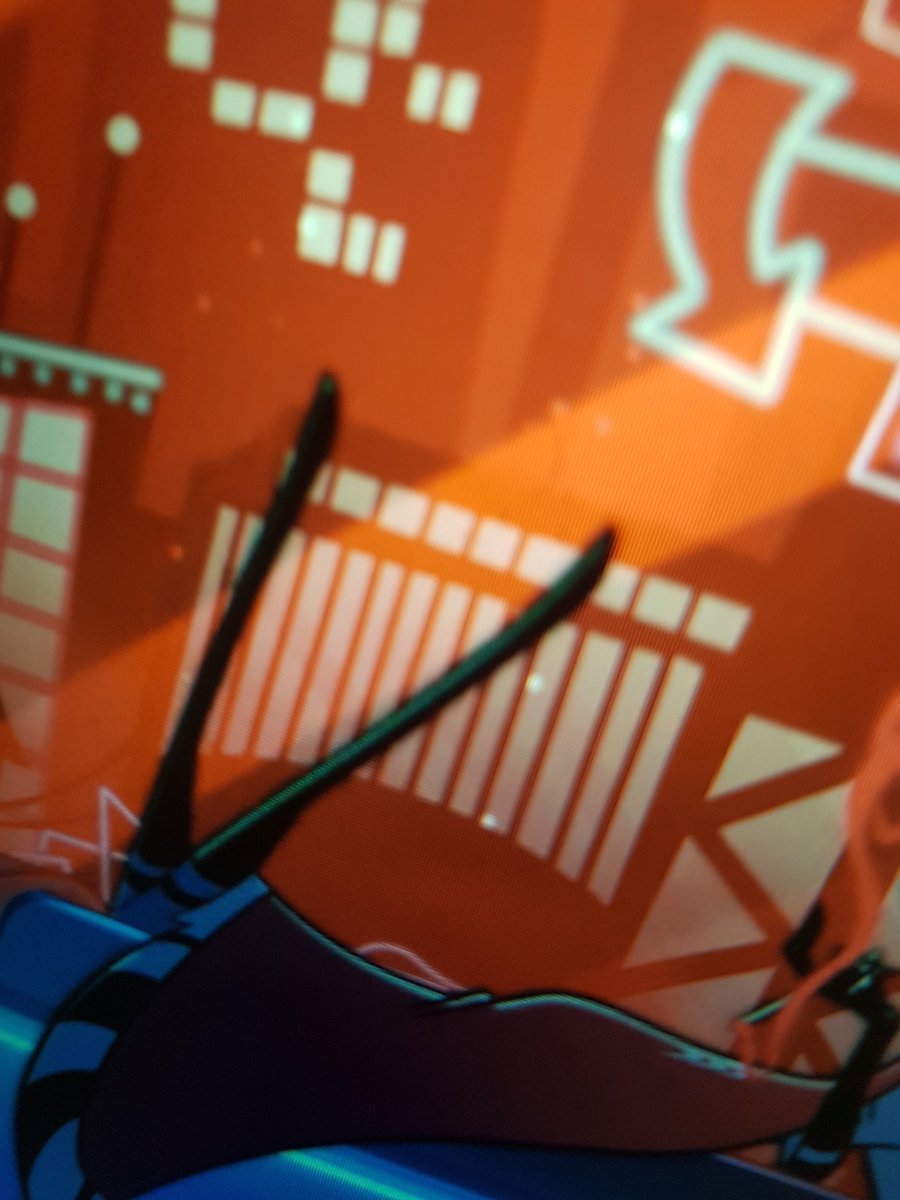 ILL YELL ABOUT THE REST LATER 

VAL FEETS On SCREEN BABY GOT TWIGGY LITTLE BUG PEETS