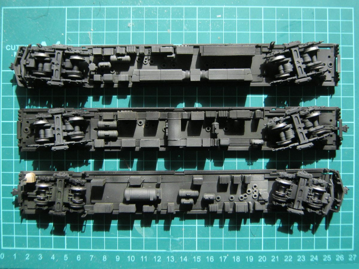 tentetu82's tweet image. #115系 #PULM ちょっと慌ただしくなってきて進行が遅れがちですが少しづつでも時間を確保して工作を継続しています。その方がストレスが溜まらず良い方向へ向かうので…
とりあえず床下の塗装と手すりの加工まで来ました。