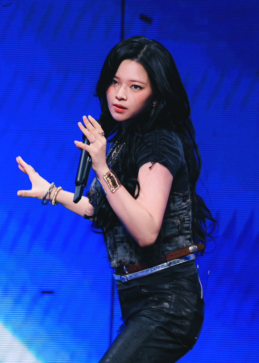 250822

" ❤️💙 "

#TWICE #트와이스 #トゥワイス #정연 #JEONGYEON #ジョンヨン