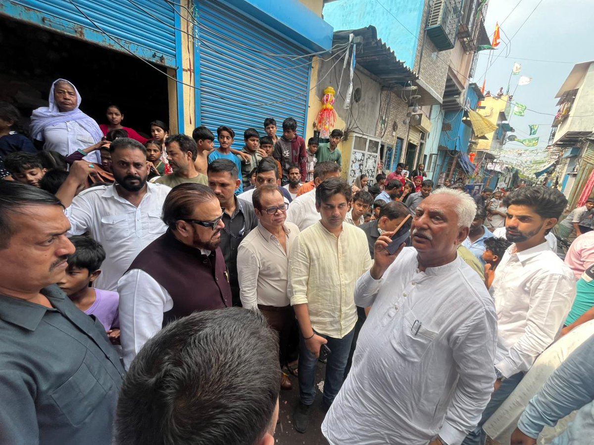 abuasimazmi's tweet image. मेरी विधानसभा मानखुर्द शिवाजी नगर के मंडाला के 5 नंबर और 6 नंबर रोड पर 6 इंच की नई पानी की पाइपलाइन बिछाने के कार्य का शुभारंभ किया।

#MankhurdShivajiNagar #Water #Pipeline #Govandi #Mandala #SamajwadiParty #AbuAsimAzmi