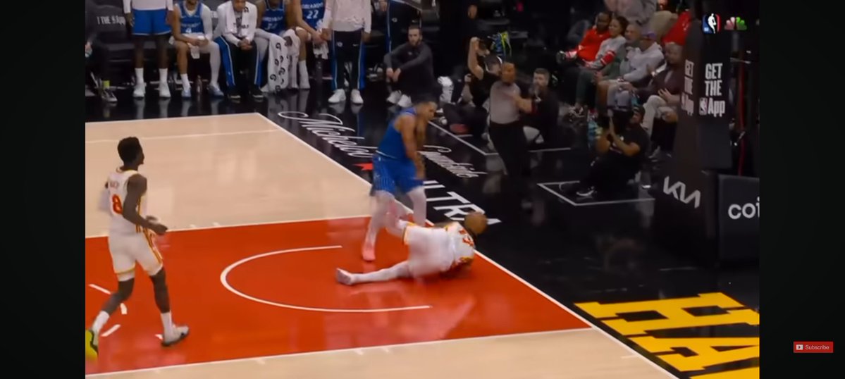 _slumberj's tweet image. At the point of the play where most of the built-up velocity terminated, Bane remains facing sideways the WHOLE TIME - to avoid having his #hamstring receive ALL of the ENERGY-LOAD from the terminated velocity, if he would have been squared-up with the defender. #SaluteTheIQ 🫡🧠