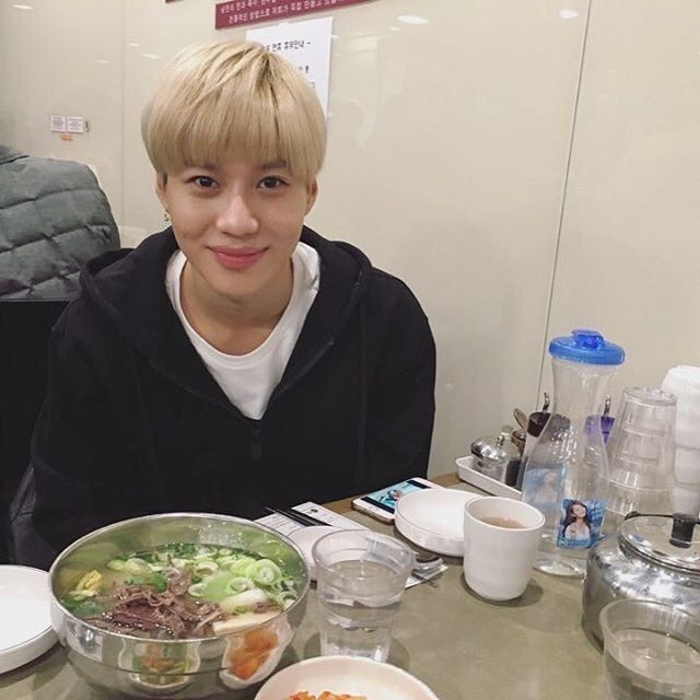 음식사진 안찍는 친구 특

무심결에 먹으려다가 후다닥 손떼고
다 찍은거같으면 이 표정으로 '이제 먹어도.....돼...?'함