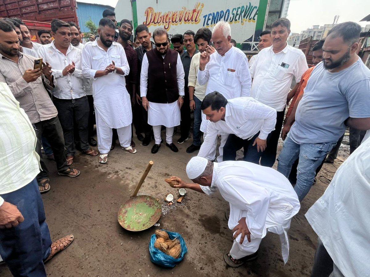 abuasimazmi's tweet image. मेरी विधानसभा मानखुर्द शिवाजी नगर के मंडाला क्षेत्र में मायाक्का मंदिर के पास, नाले के दोनों किनारों पर सड़क निर्माण कार्य का उद्घाटन किया।

#MankhurdShivajinagar #Govandi #Mandala #Road #Development #SamajwadiParty #AbuAsimAzmi