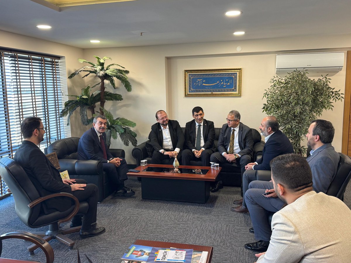 AGDSalihTURHAN's tweet image. Milli Eğitim Bakanımız Prof. Dr. Yusuf Tekin Bey Genel Merkezimize hayırlı olsun ziyaretinde bulundular. 

Nazik ziyaretleri için kendilerine teşekkür ediyoruz.