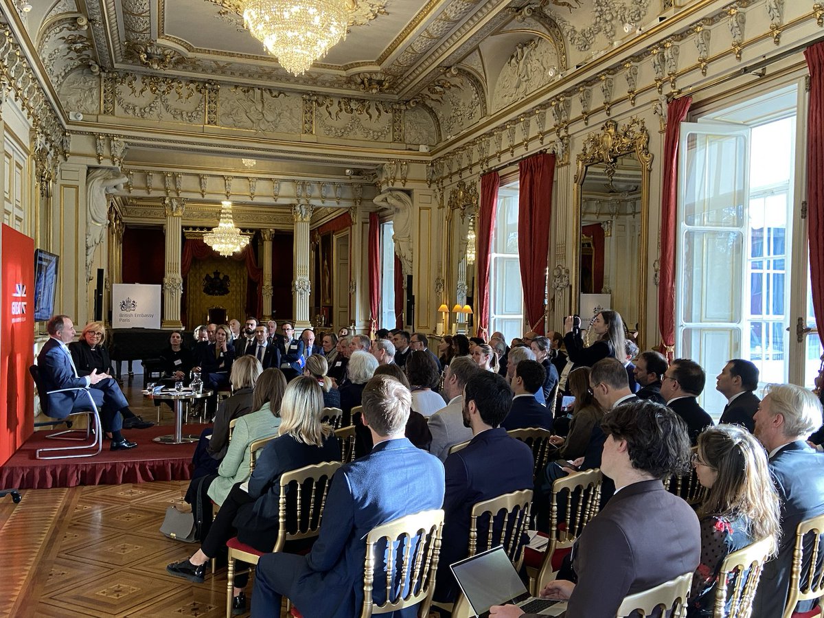 Ambassador’s Breakfast Briefing: Growth, Growth, Growth!

Yesterday, Françoise Rausch OBE, President of the Franco-British Chamber of Commerce &amp; Industry, had the pleasure of welcoming our members to the first Ambassador 's Breakfast Briefing hosted by Sir Thomas Drew KCMG.