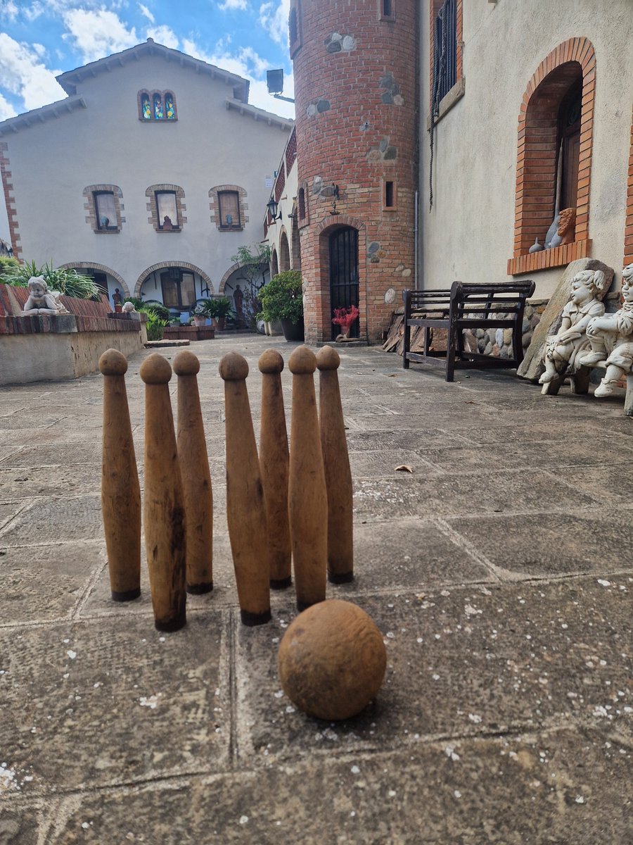 Seria divertit jugar amb aquests.
El proper dissabte 29 novembre l'entitat @lesanadesdolla us esperen al pati del @museu_vallhonrat amb unes activitats que no us deixaran indiferents per conmemorar el dia de la violència contra les dones de 10.30h a 13h.