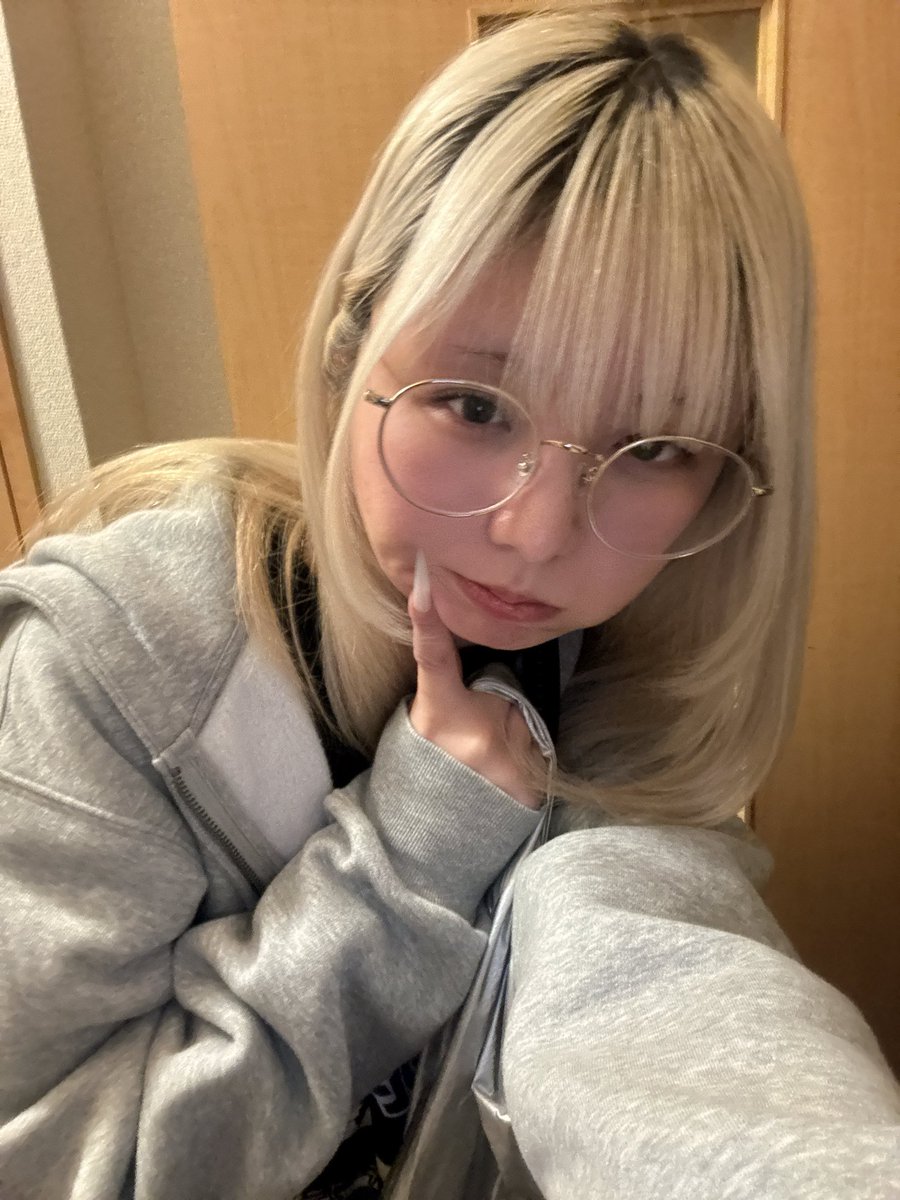 🍲 つぐさんがギャザパ着弾しました 🍲
メイク落とさず就寝してもうたから今日すっぴん

本日の亞飯
𖤐曖昧な参鶏湯 ¥600

謎ツイのインプが1万を超えてしまいました
いいねしている人間は1回でも貸金飛ばれたことがあるのかもしれない

ちいつぐでお待ちしております🐑
週半ばだけどまってるね〜ぃ