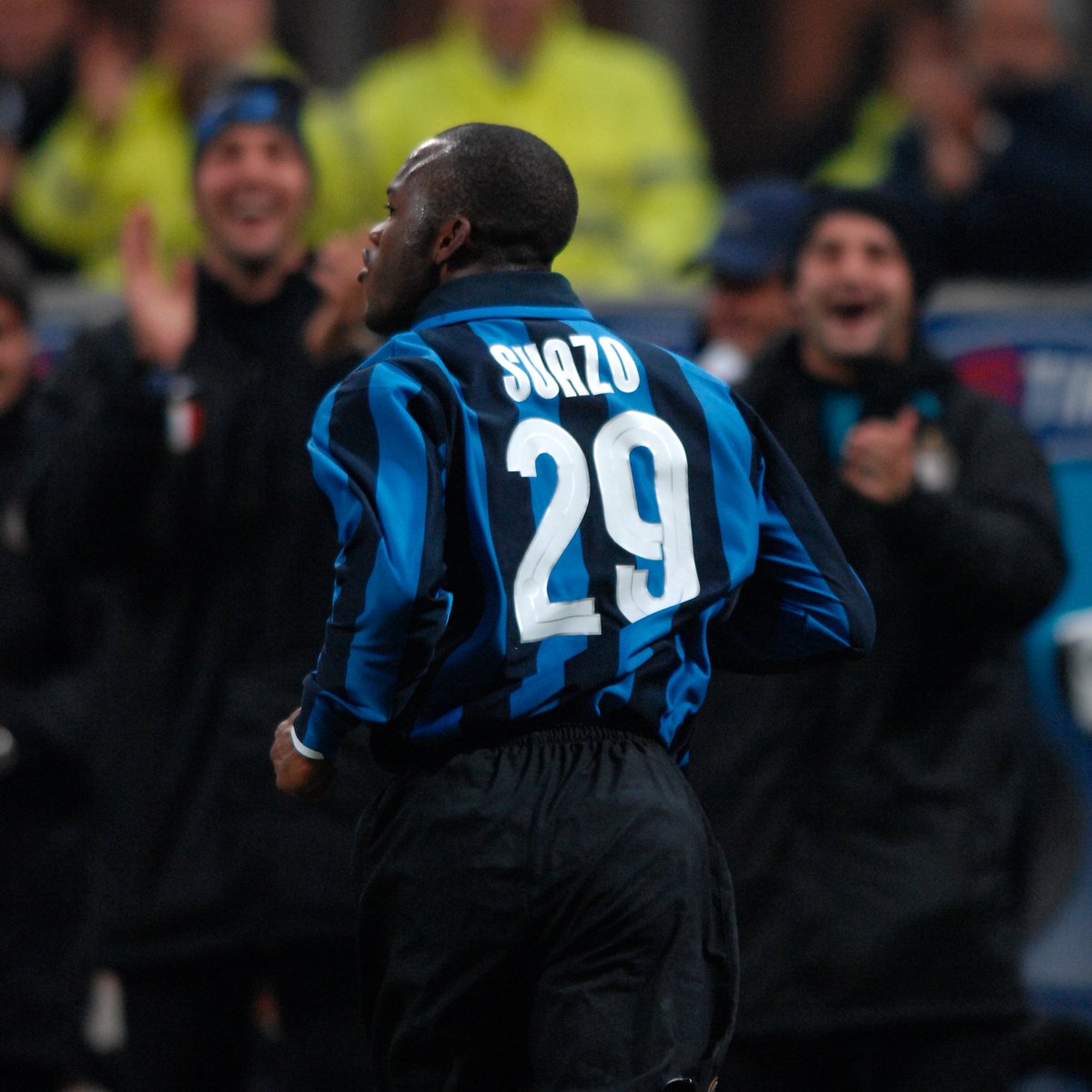 El - David Suazo escribió una de las páginas más grandes del fútbol  hondureño en Europa. En 2007, el delantero fue fichado por el poderoso Inter  de Milán, un movimiento histórico que, image size:1200x1200