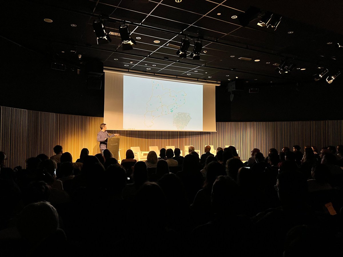 🟢 Comença la 10a Jornada de l’Observatori dels Públics del Patrimoni Cultural de Catalunya dedicada a la hibridació creixent entre la visita presencial i la visita digital als museus.  

▶️ Segueix-la en línia: youtube.com/live/IdhzTvJtU…