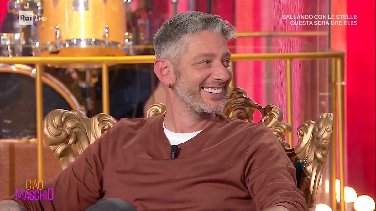 Sandy___8's tweet image. Tanti auguri al nostro intrattenitore preferito (ora anche sui canali Rai, dici poco!), a colui capace di rendere un adv uno sketch comico divertentissimo, alla cavia delle guide di Micol.. che miracolosamente sopravvive sempre!
BUON COMPLEANNO EDO! 🎂❤️
#tavaxbday
#incorvassi