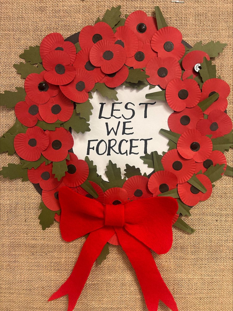 ManorDidcot's tweet image. This week we&apos;ve been exploring #RemembranceDay  at Manor and @GLFSchools
A dedicated group of staff have themed our Junior Library  &amp;amp; we&apos;re proud to share photos of family &amp;amp; community members who serve or have served in the armed forces 🇬🇧❤️ Please share any more with the office