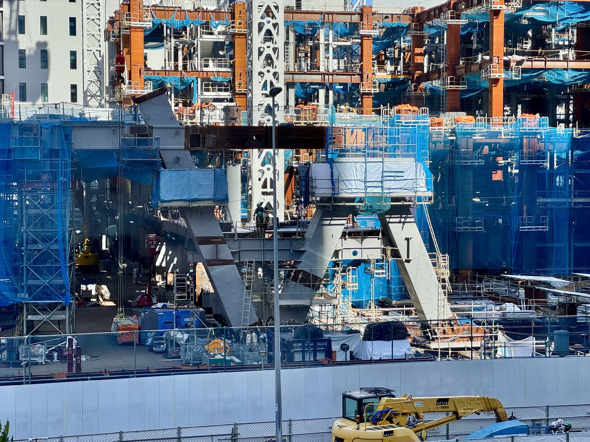 zeiko24's tweet image. トーチタワー
高さ385mのビルの鉄骨建方が本格的にスタート
トラス状の鉄骨はかなりの太さ！
また中心部の鉄骨の密度もかなり高く流石日本一の高さのビルだと思わされます