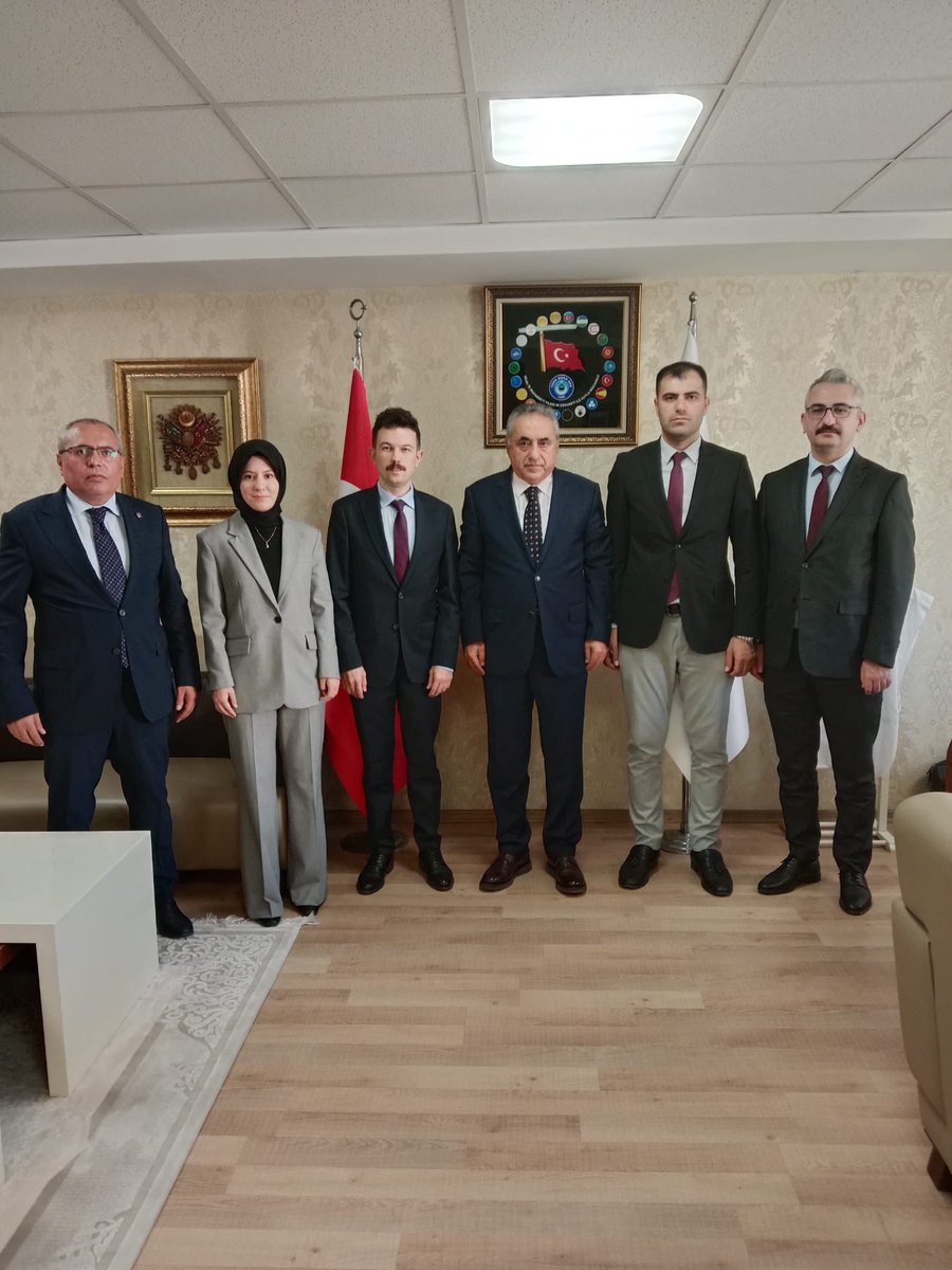 📌 Sosyal Güvenlik Kurumu Denetmenleri Derneği Başkanı Abdurrahman Bahtiyar Hozer ve yönetimine nazik ziyaretleri için teşekkür ederiz.

📌 Sendikamız; Sosyal Güvenlik Denetmenlerinin de içinde yer aldığı taşra kariyer uzmanlarının özlük haklarının, 375 sayılı Kanun Hükmünde