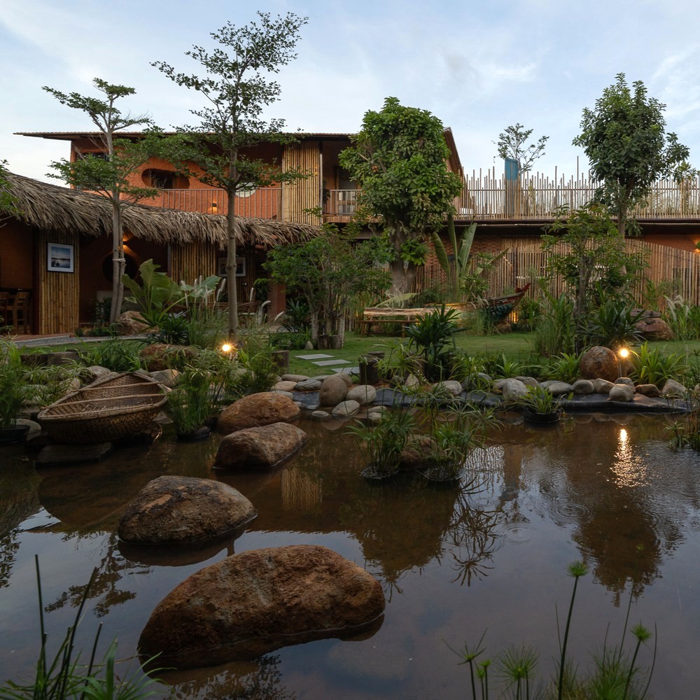 arkitektcom's tweet image. Dragonfly Retreat &amp;amp; Cafe, terk edilmiş bir mantar yetiştirme deposunun dönüştürülmesiyle hayata geçiriliyor.

Architects: Country House. Architecture
📷: Quang Dam

#arkitekt #architecture #project #design