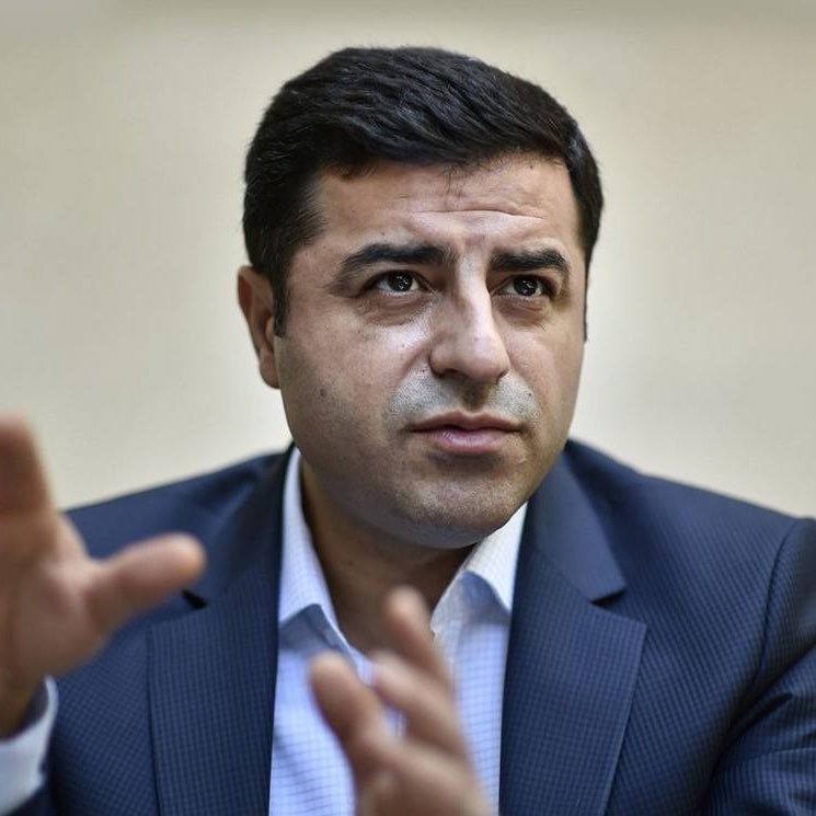 Adalet Bakanı Yılmaz Tunç, Demirtaş hakkındaki kararın kesinleştiğini açıkladı. Bakan Tunç, kararın kendilerine ulaşmasının ardından değerlendirme yapılacağını belirtti.