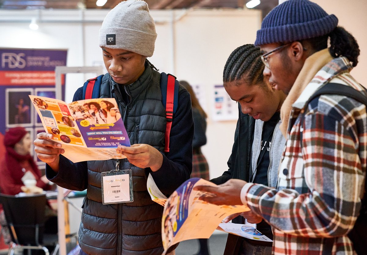 Thinking about studying abroad? 🌍✨

Chat with the US-UK Fulbright Commission at #WhatLive on 14 &amp; 15 November to explore your higher education options in the USA. 🇺🇸

Your next step could be across the pond! 🌊

whatcareerlive.co.uk/events/london/