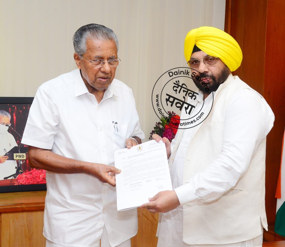 DSAssignment99's tweet image. ਕੈਬਿਨੇਟ ਮੰਤਰੀ Harbhajan Singh ETO ਵਲੋਂ ਕੇਰਲਾ ਦੇ ਮੁੱਖ ਮੰਤਰੀ ਸ੍ਰੀ Pinarayi VIjayan ਨੂੰ ਸ੍ਰੀ ਗੁਰੂ ਤੇਗ ਬਹਾਦਰ ਜੀ ਦੇ ਸ਼ਹੀਦੀ ਸਮਾਗਮ &apos;ਚ ਸ਼ਾਮਲ ਹੋਣ ਲਈ ਦਿੱਤਾ ਸੱਦਾ ਪੱਤਰ

#DainikSavera #HarbhajanSinghETO #KeralaCM #PinarayiVijayan #GuruTeghBahadurJi #MartyrdomEvent