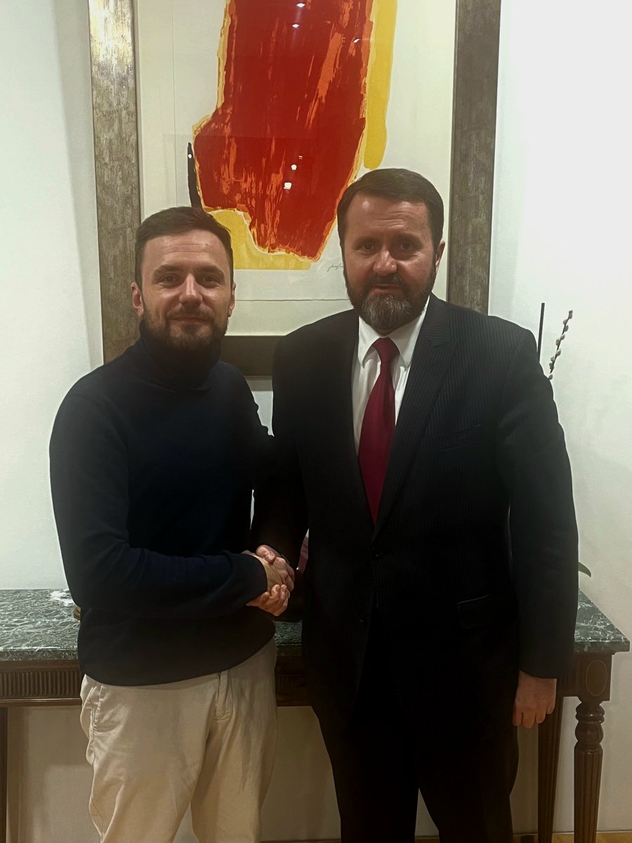 🇵🇱🇪🇸🤝
El 3 de noviembre <a href="/RKupiecki/">Robert Kupiecki</a> vicemin. de Asuntos Exteriores y consejero del Primer Ministro se reunió con el director del Gabinete de la Presidencia del Gobierno de España Diego Rubio Rodriguez.
Buena conversación sobre la cooperación bilateral y la  seguridad europea.